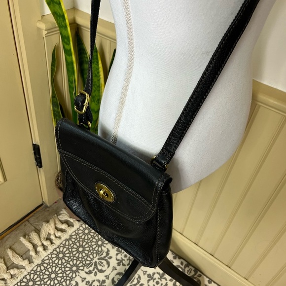 FOSSIL Carson Turnlock Flap Crossbody Black Pebbled Leather Style SHB1044 - Picture 4 of 16